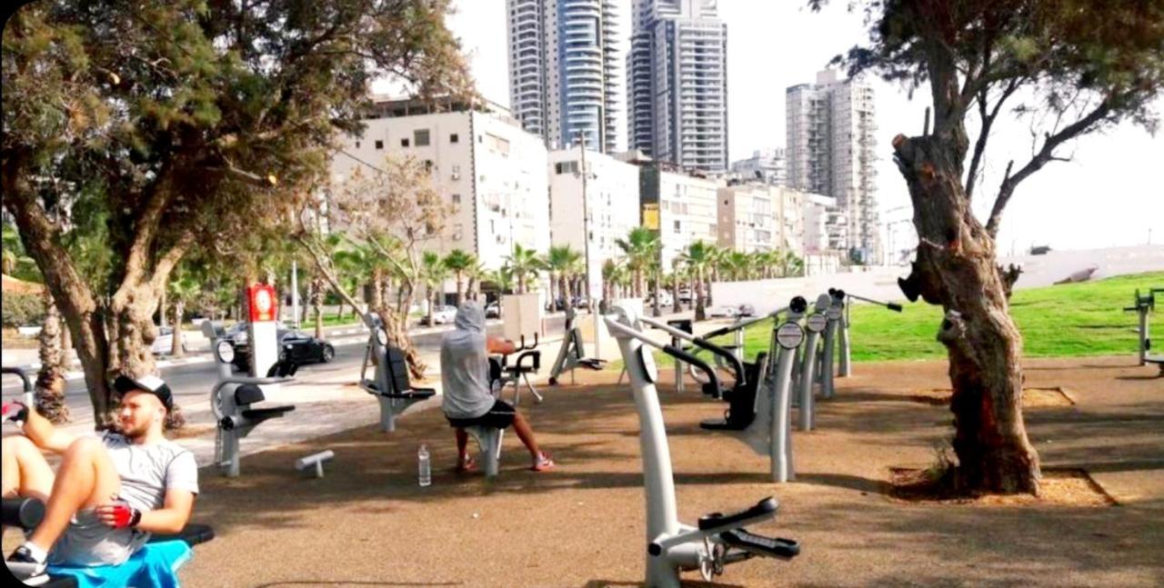Beachfront Studio Apartment Bat Yam 412 Екстер'єр фото