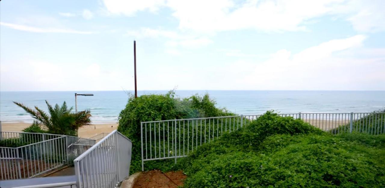 Beachfront Studio Apartment Bat Yam 412 Екстер'єр фото