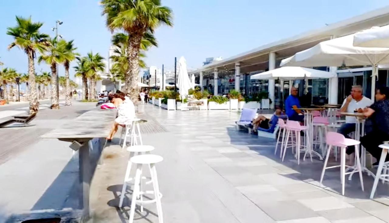 Beachfront Studio Apartment Bat Yam 412 Екстер'єр фото