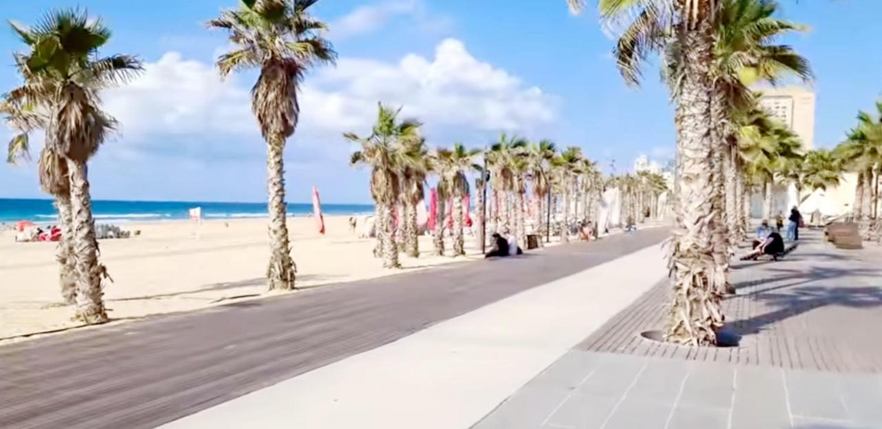 Beachfront Studio Apartment Bat Yam 412 Екстер'єр фото