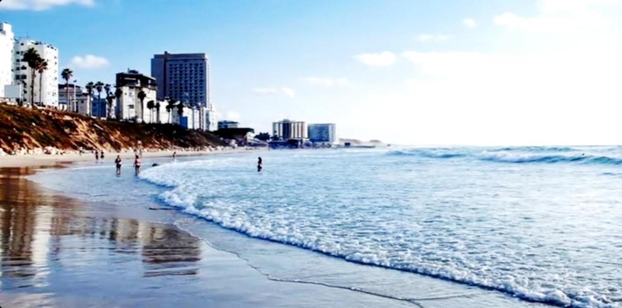 Beachfront Studio Apartment Bat Yam 412 Екстер'єр фото