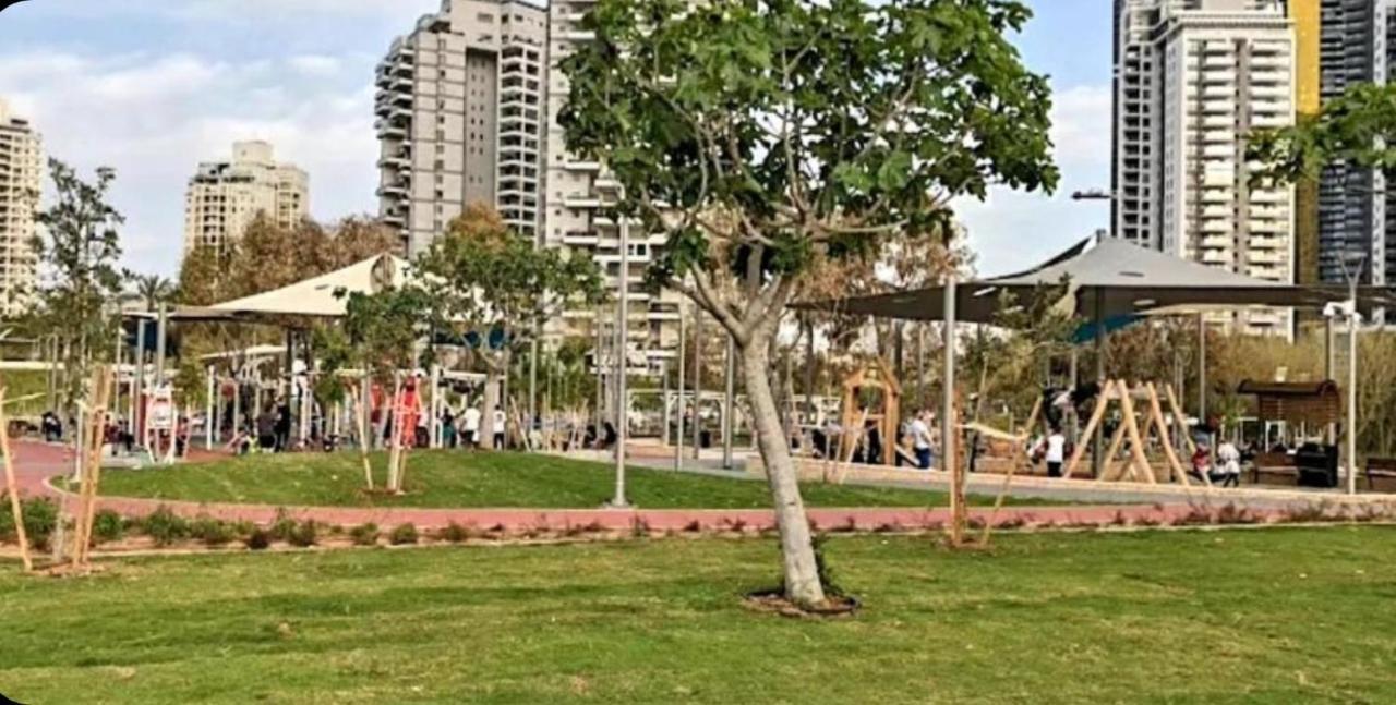 Beachfront Studio Apartment Bat Yam 412 Екстер'єр фото